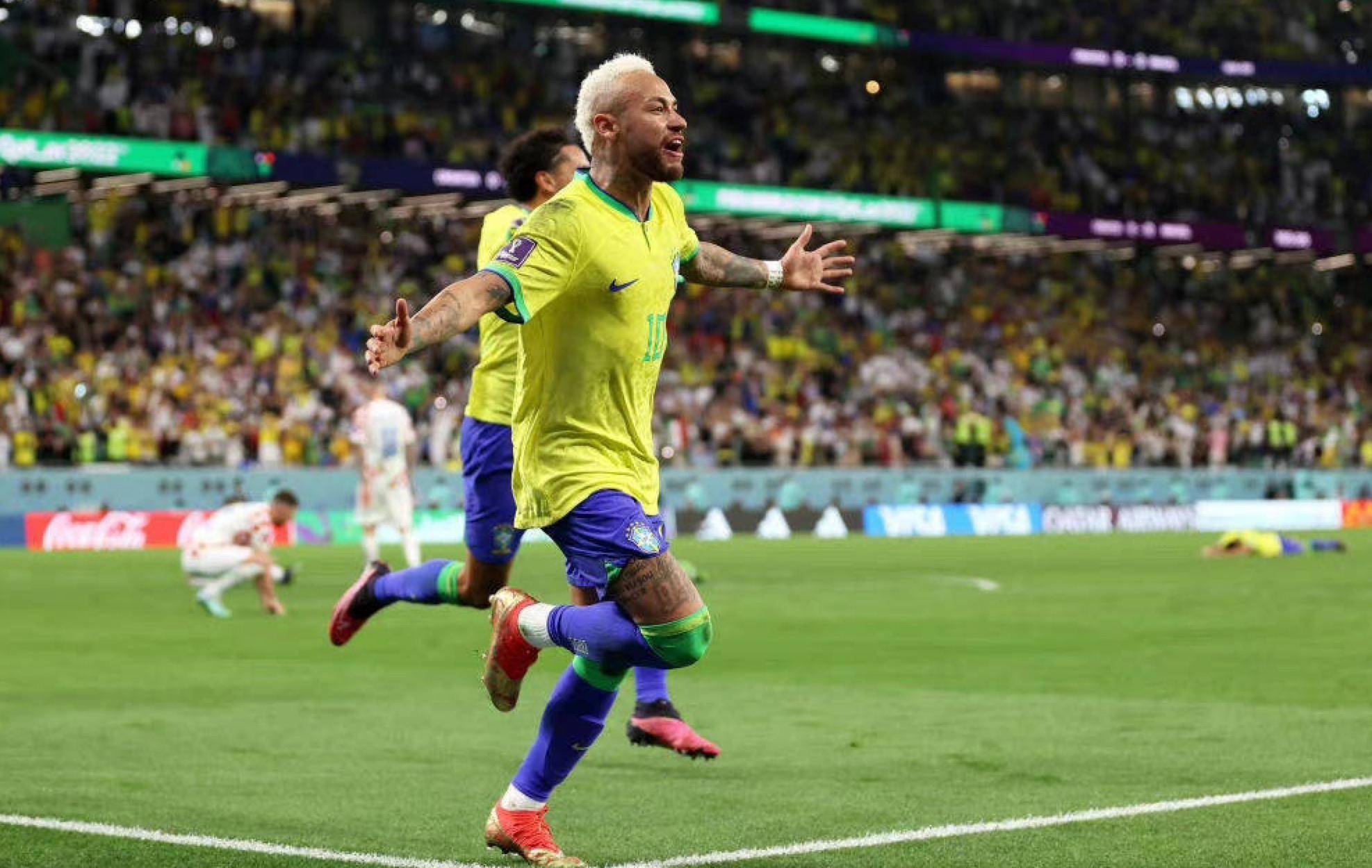 出惊人的自 出惊人的自